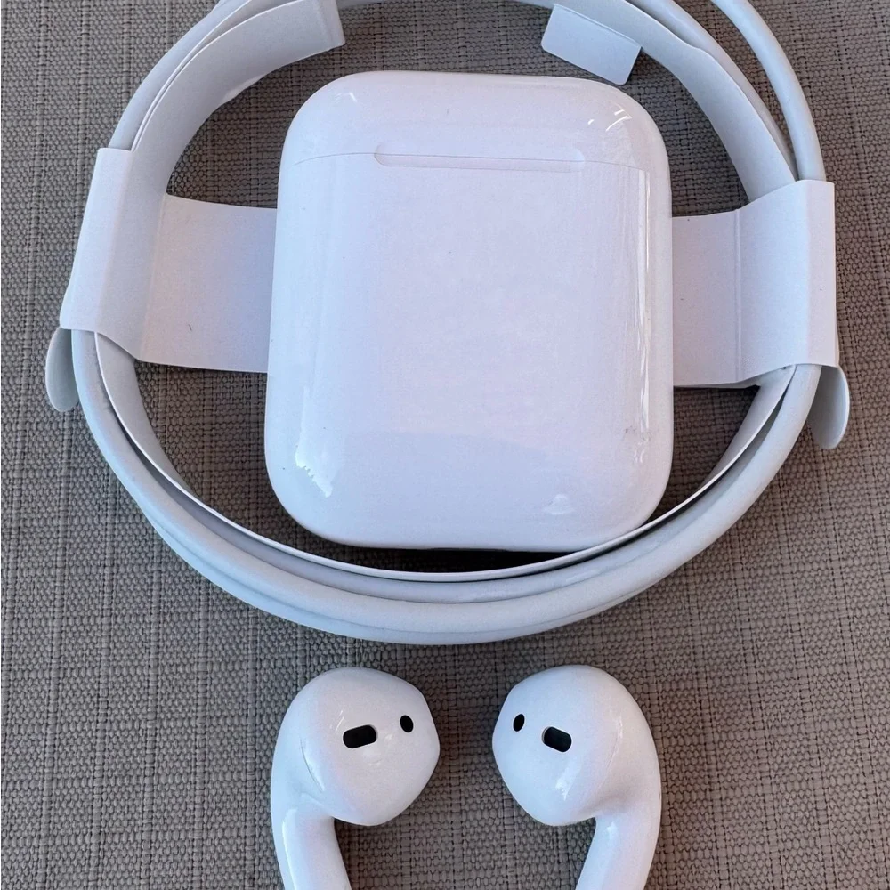 Apple Airpods with Charging Case